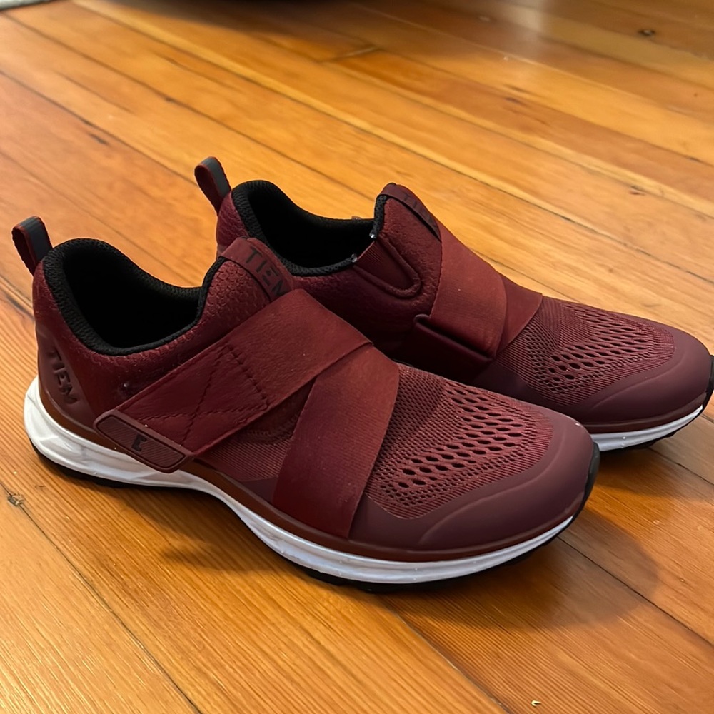 TIEM slipstream cycling shoe 7US, 38EU - merlot color